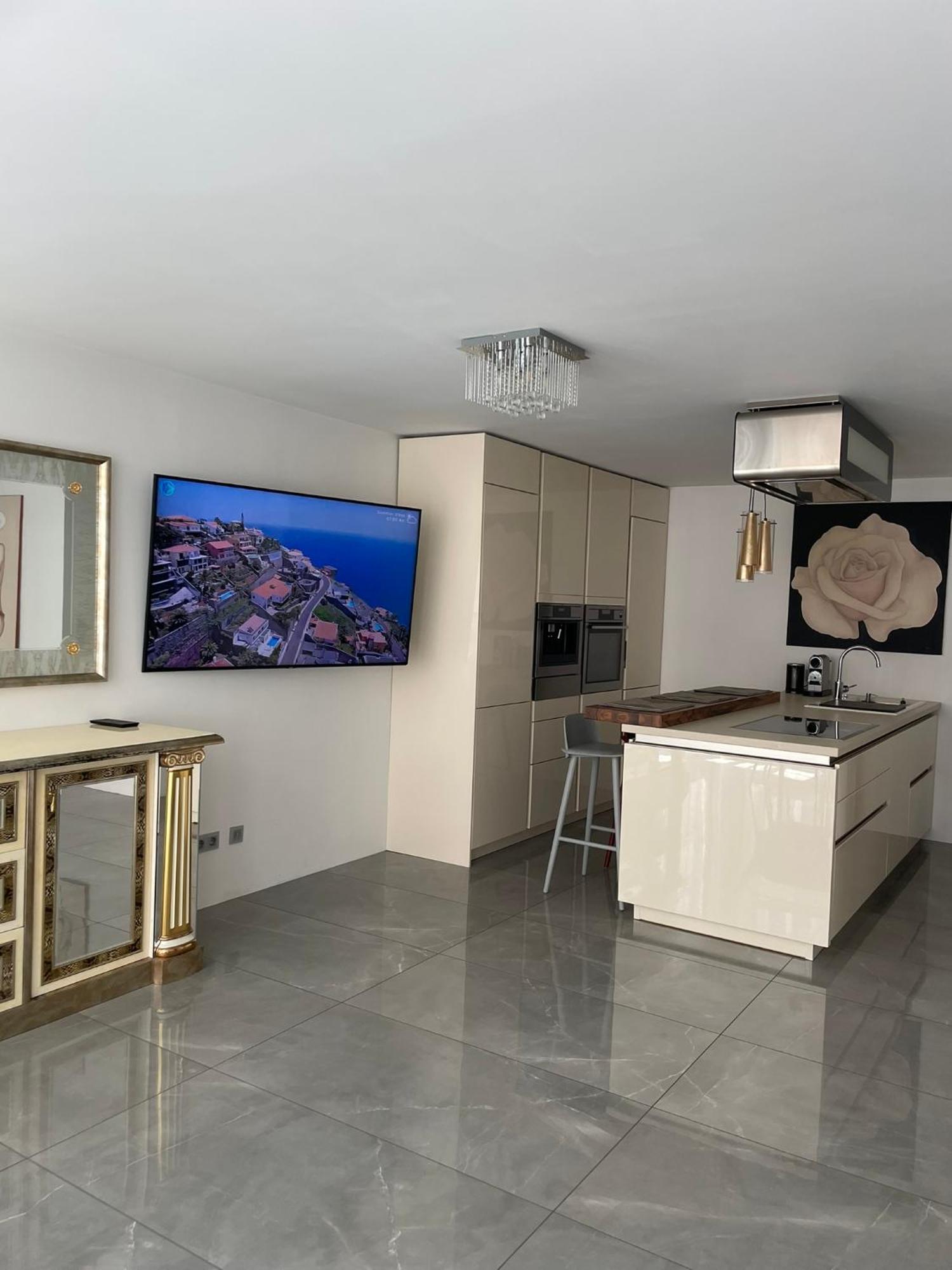 Luxurious 2 Bedroom Old Appartement