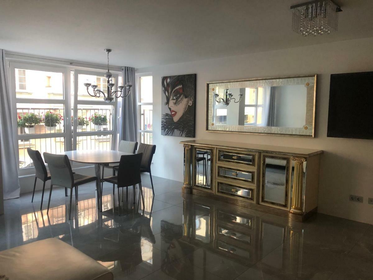 Luxurious 2 Bedroom Old Apartment