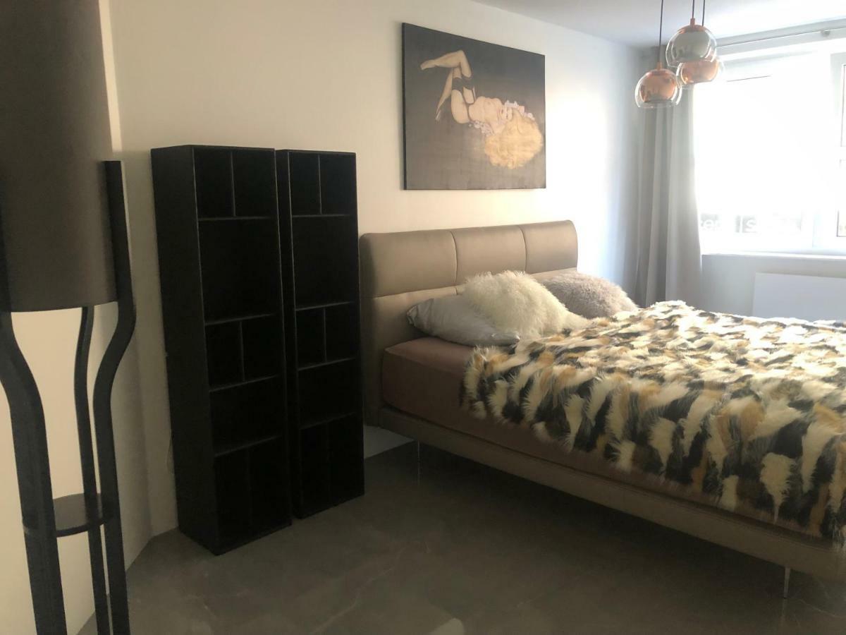 Luxurious 2 Bedroom Old *