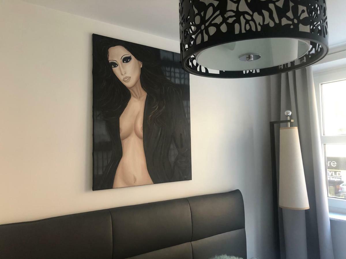 Luxurious 2 Bedroom Old Apartment *
