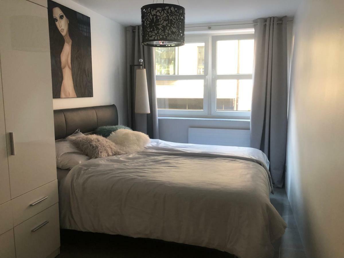 Luxurious 2 Bedroom Old Apartment *