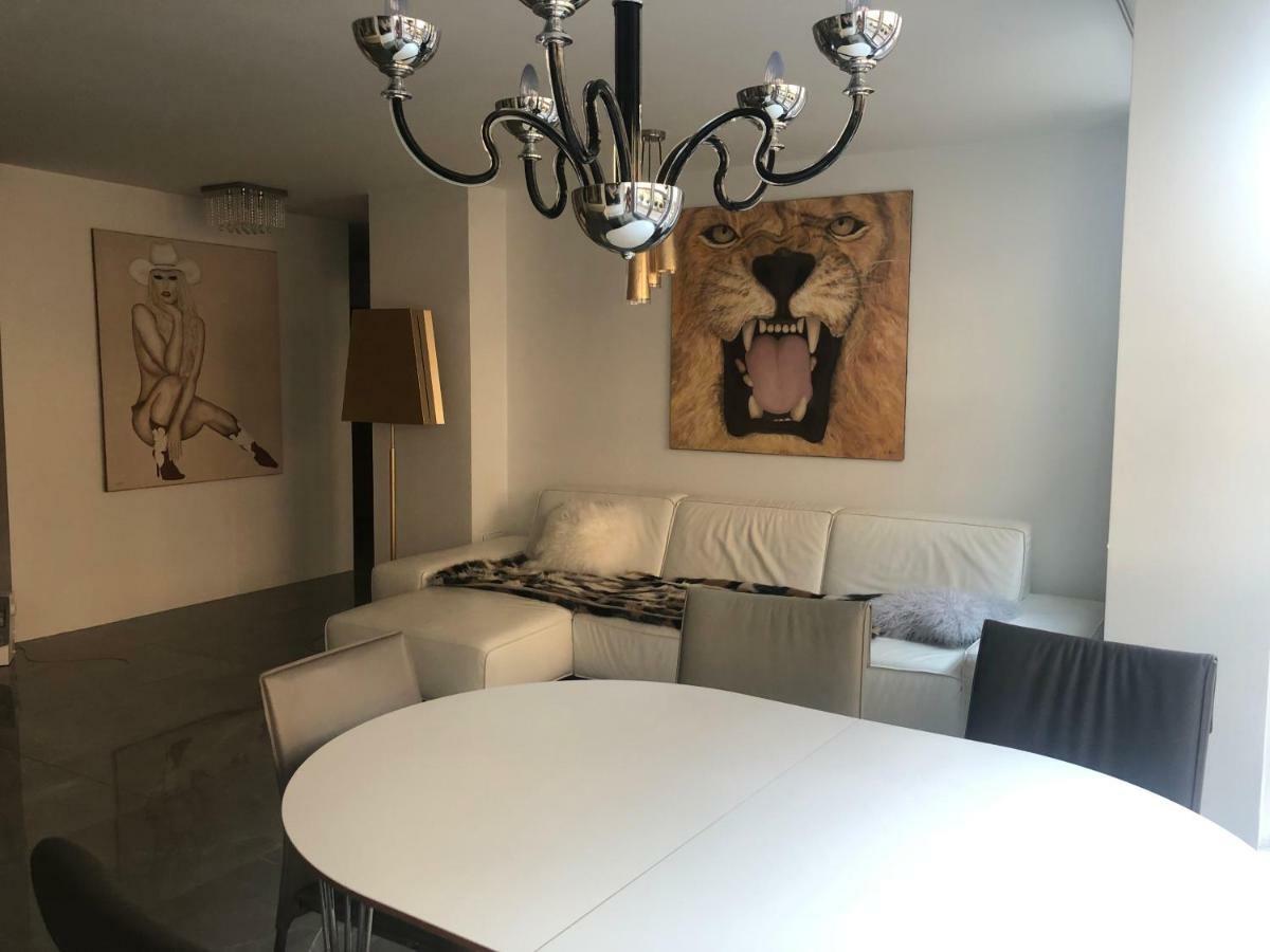 Luxurious 2 Bedroom Old Apartment Munich